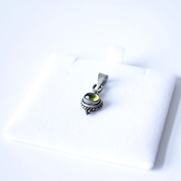 • the vtg emerald pendant - Picture 3 of 5